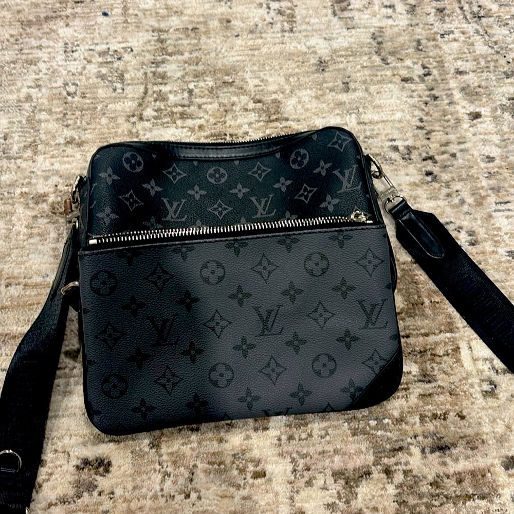 Trio Messenger Monogram Black Gray Eclipse Reverse canvas Shoulder need gone